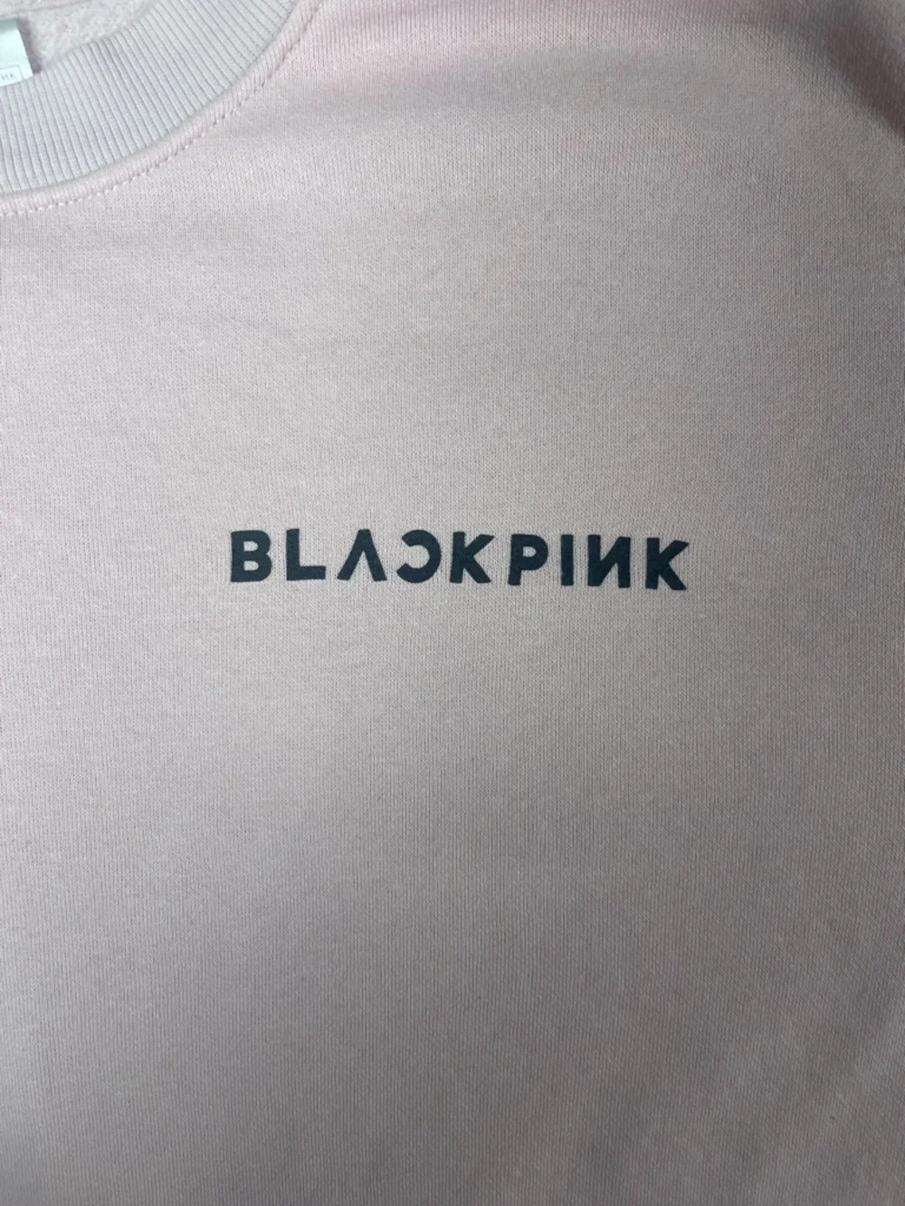 H&M Pink BLACKPINK Logo Crewneck Sweatshirt - Picture 3 of 8